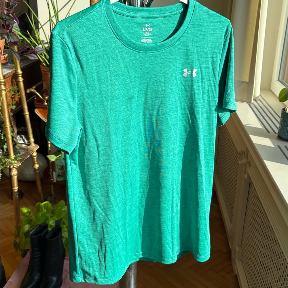 Under Armour  Women's U neck greenish Teal dry fit cold weather Performance Tee